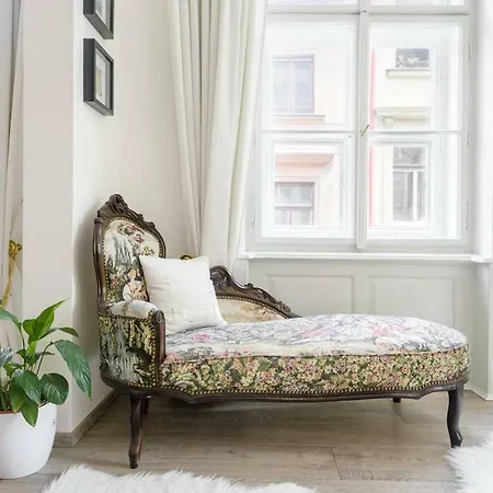 Stylish, Light-Filled Home In The Historic Center Prague Exterior photo