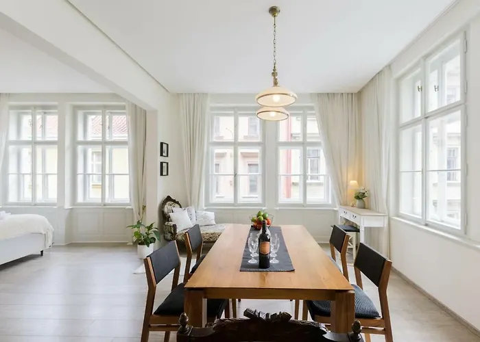 Stylish, Light-Filled Home In The Historic Center
